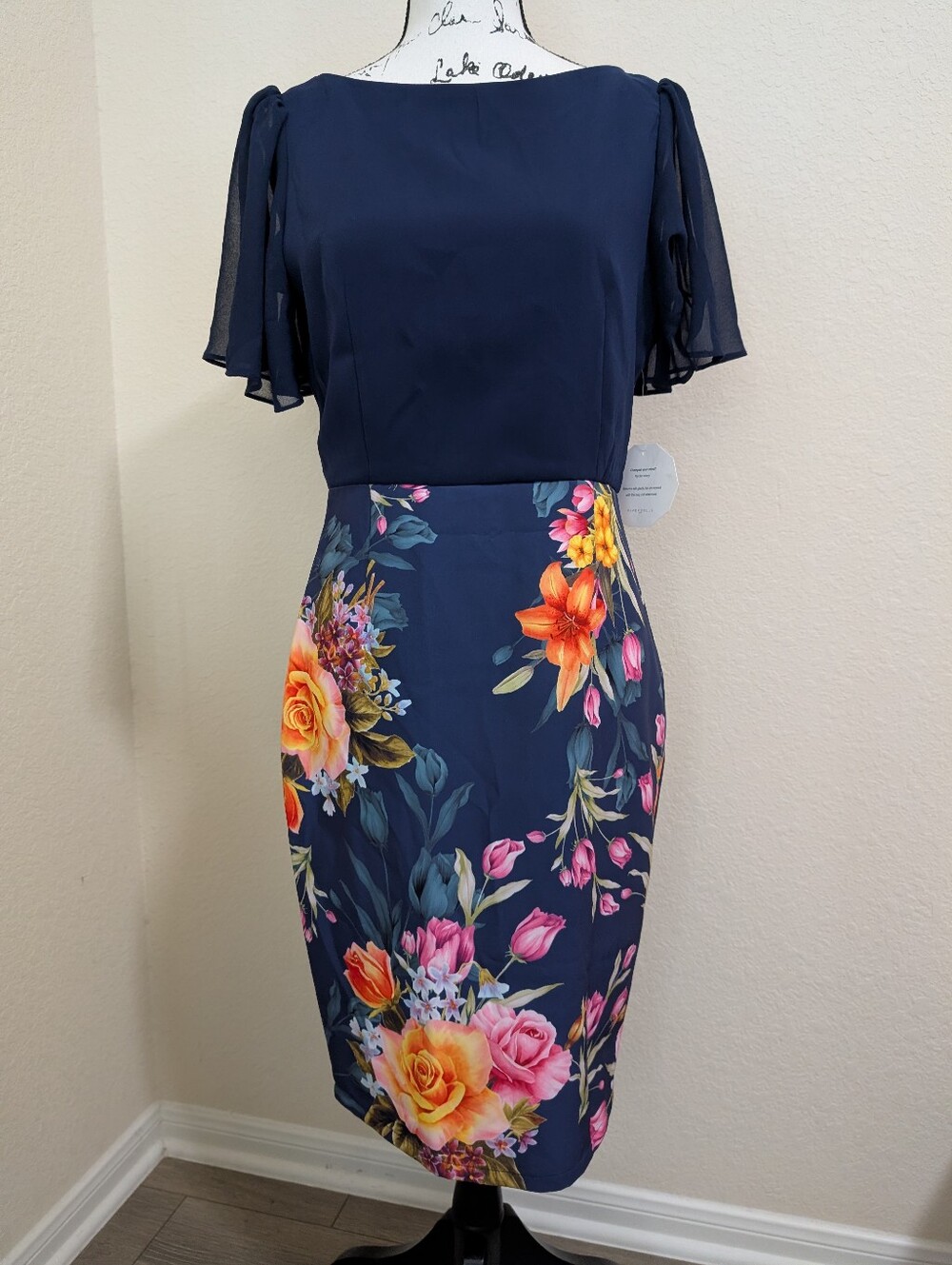 NWT•Paper Dolls London Navy Floral Pencil Dress with Flutter Sleeves• SZ6 🌸💙🌼
